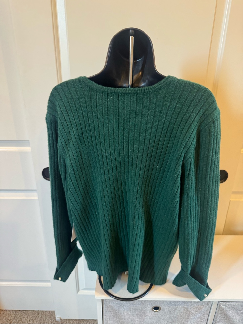 Liz Claiborne Emerald Green Ribbed Cardigan with Pearl Buttons - Picture 2 of 3